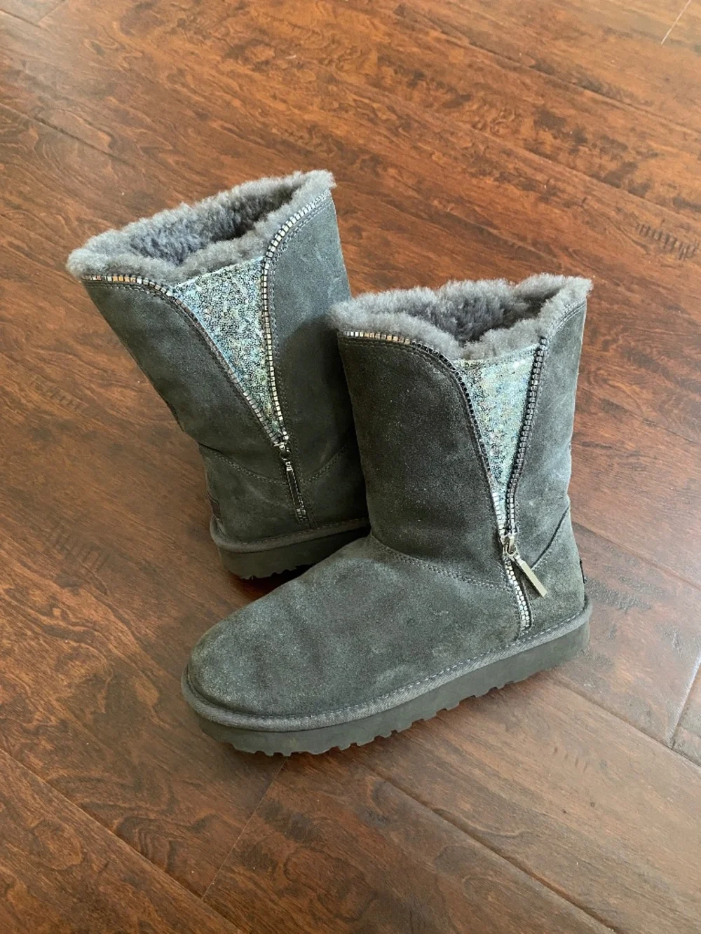 UGG Zipper Sequin Classic Gray Short Boot Size 9